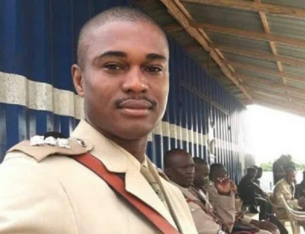 Ghana: pris pour un braqueur, un militaire lynché et brûlé à mort par une foule
