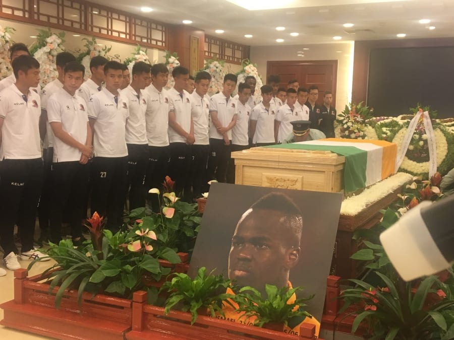 L'ultime hommage des coéquipiers de Tioté Cheick en Chine...photos