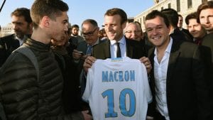 Découvrez l'autre face d'Emmanuel Macron en 6 étapes