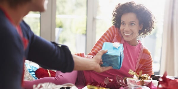 Couple: 9 messages remplis de tendresse pour accompagner le cadeau de votre partenaire
