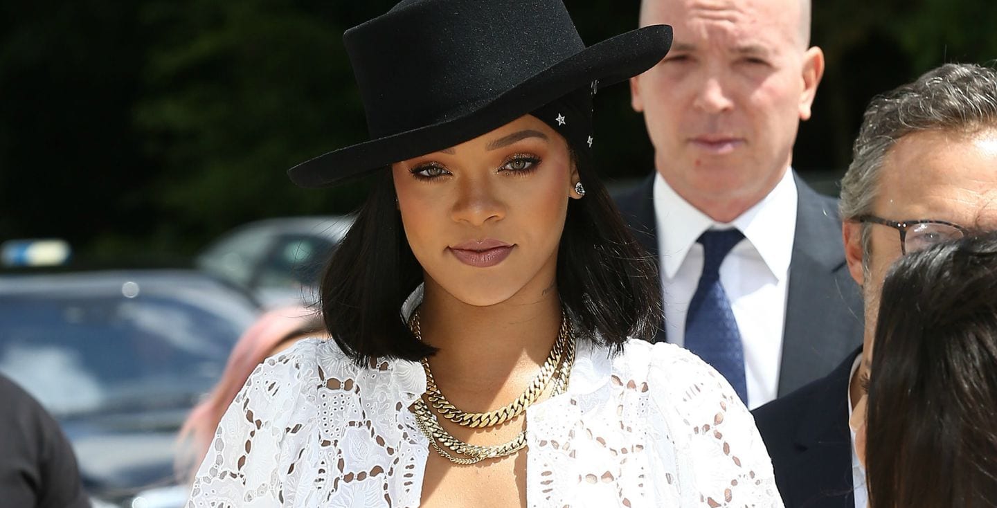 Photos: Rihanna fait sensation en débarquant à Paris...la raison
