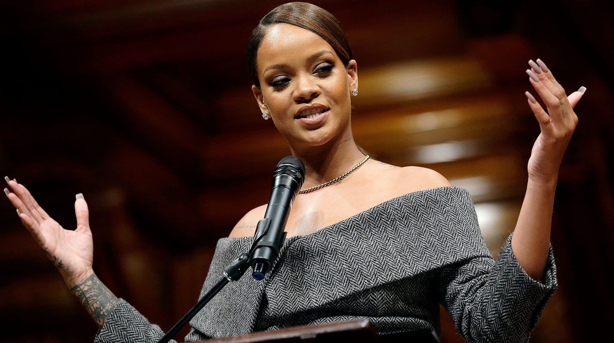 rihanna-humanitarian-award