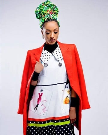 Découvrez Laeti Ky, l'artiste en herbe qui a tressé la chanteuse nigériane Di'Ja (photos)