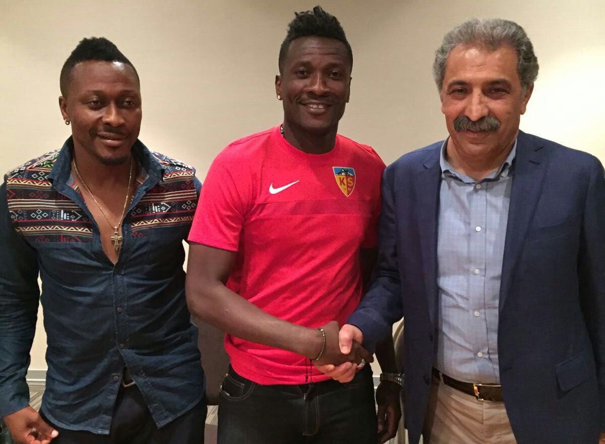 Football: Asamoah Gyan signe dans un nouveau club européen...photos