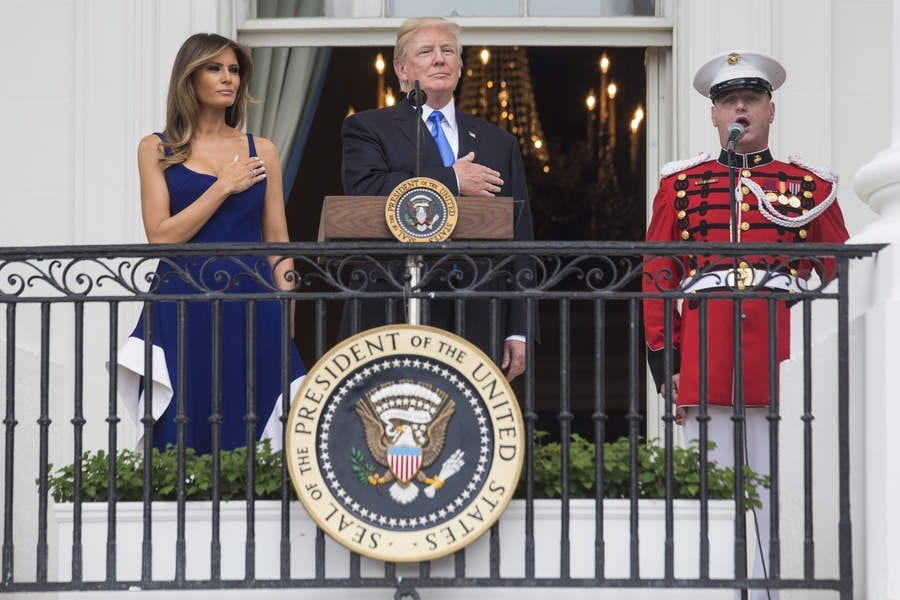 Fête nationale des Etats-Unis: Melania Trump fait sensation avec sa robe...photos