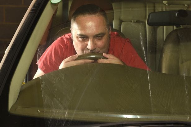 Insolite: Un homme entretient des rapports sexuels avec sa voiture