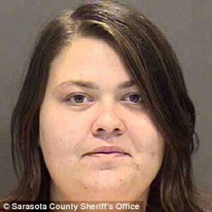 Floride : une femme accusée de cruauté envers les animaux, fait face à la justice (photos)