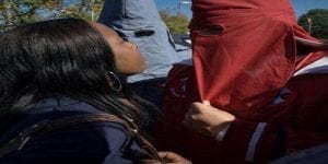 Etats-Unis: la photo d'un policier noir devient un symbole de la lutte contre le racisme.