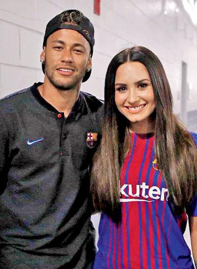 Neymar en couple avec la célèbre chanteuse Demi Lovato?...photos