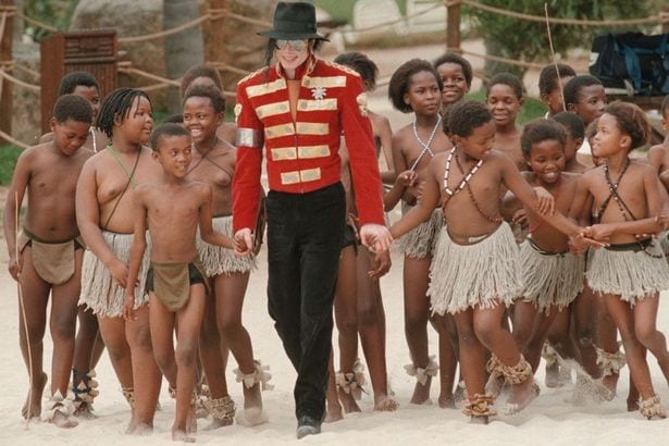 Michael Jackson: Sa fille Paris visite l'Afrique (PHOTOS)