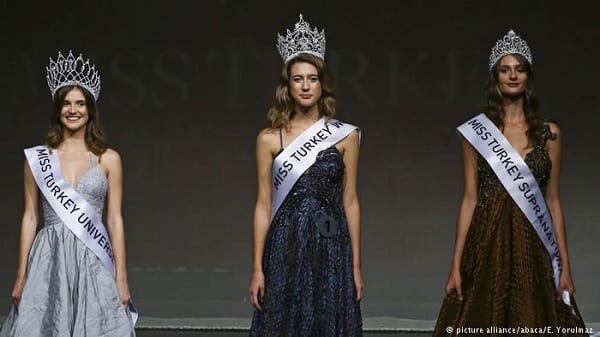 Miss Turquie 2017 déchue de sa couronne quelques heures après l'avoir remportée