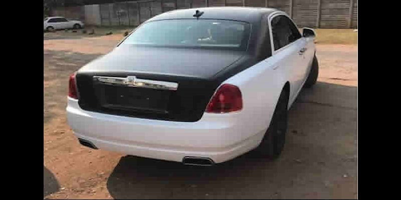 Zimbabwe : le fils aîné de Grace Mugabe suscite l'indignation en célébrant l’acquisition de deux limousines. (photos)