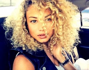 Découvrez 14 plus belles femmes de footballeurs