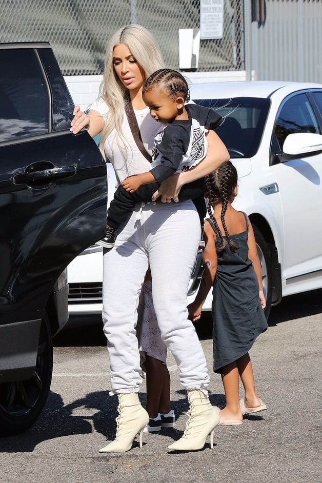 Kim Kardashian et ses enfants à Los Angeles: ces détails sur Saint West qui créent la polémique