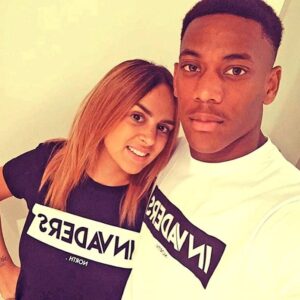 Découvrez 14 plus belles femmes de footballeurs