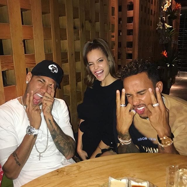 Neymar dans un appartement londonien, avec une autre grande star et c'était chaud...photos