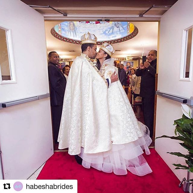 Une Afro-américaine épouse un prince rencontré dans une discothèque