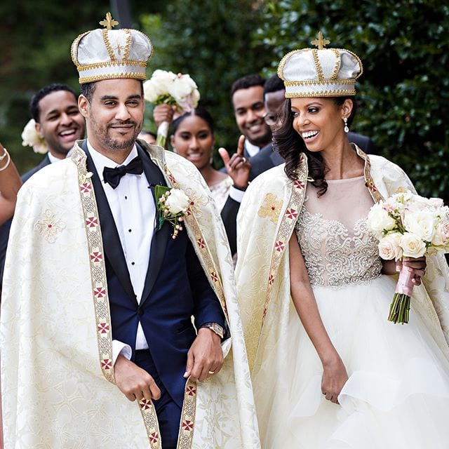 Une Afro-américaine épouse un prince rencontré dans une discothèque
