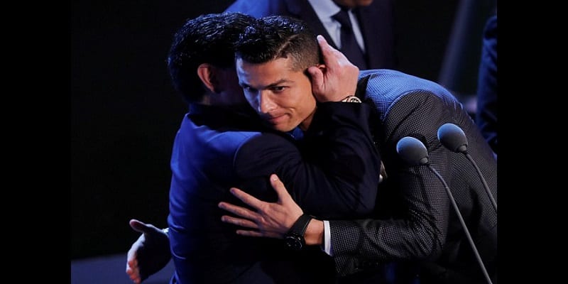 FIFA Awards : Diego Maradona révèle qu'il aurait aimé que le trophée soit remis à Messi (photos)