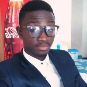 Découvrez ce jeune entrepreneur ivoirien qui enchaîne les prix d'excellence