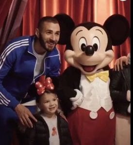 People : Malgré son état de santé, Karim Benzema joue le père attentionné!