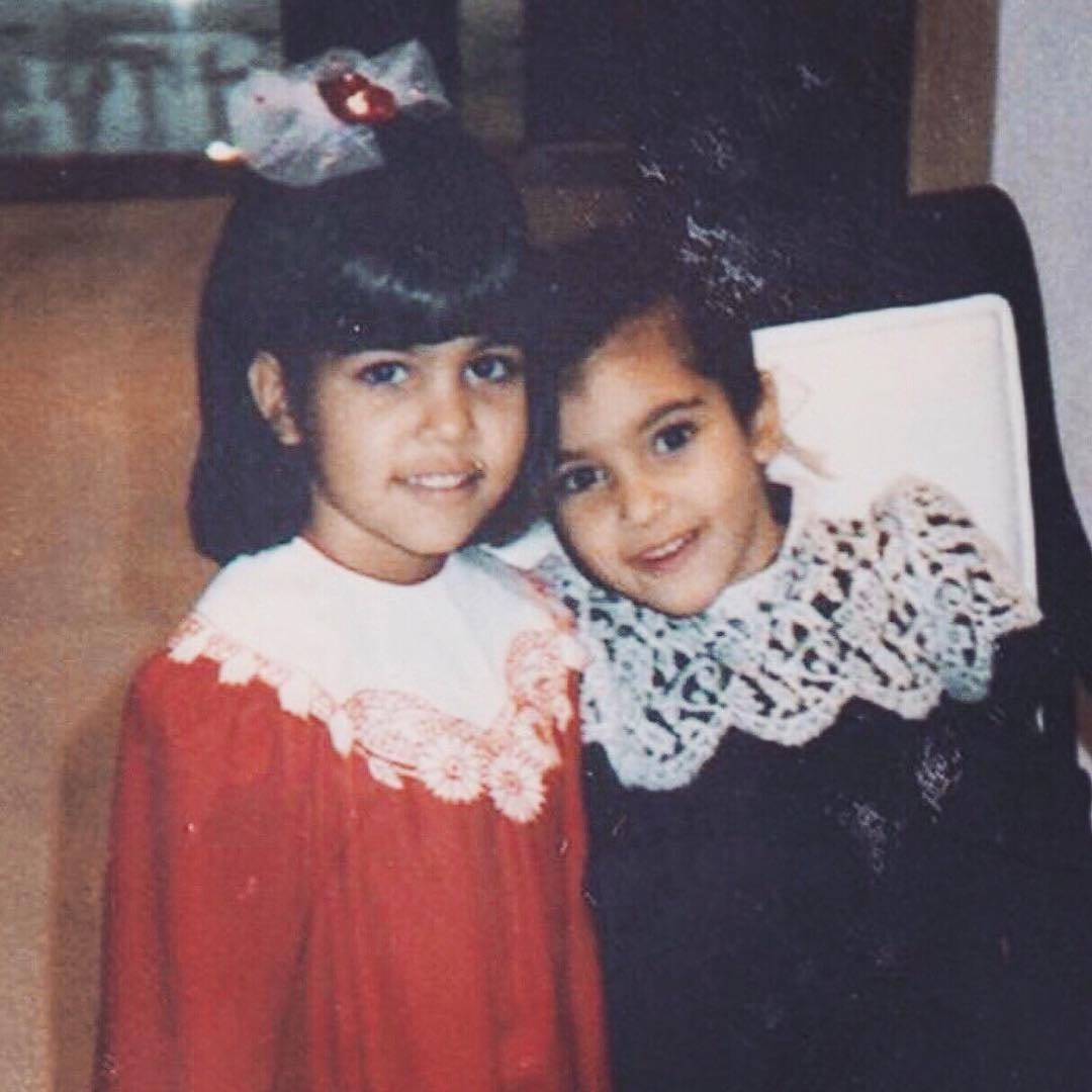 Cette photo d'enfance de Kourtney et Kim Kardashian qui fait le buzz