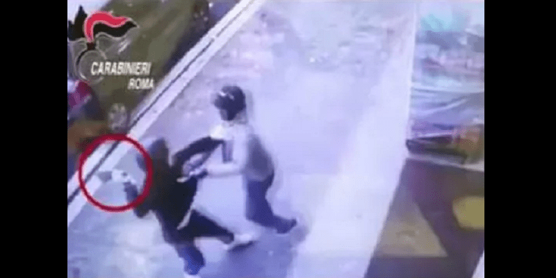 Italie : un immigré clandestin nigérian déjoue une tentative de vol, le gouvernement le récompense (vidéo)
