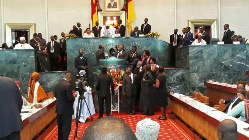 Cameroun: Les députés SDF arrachent le micro des mains du 1er ministre