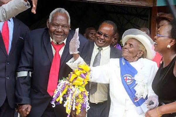 Kenya: Après 63 ans de vie commune, un homme de 94 ans épouse finalement sa conjointe de 93 ans