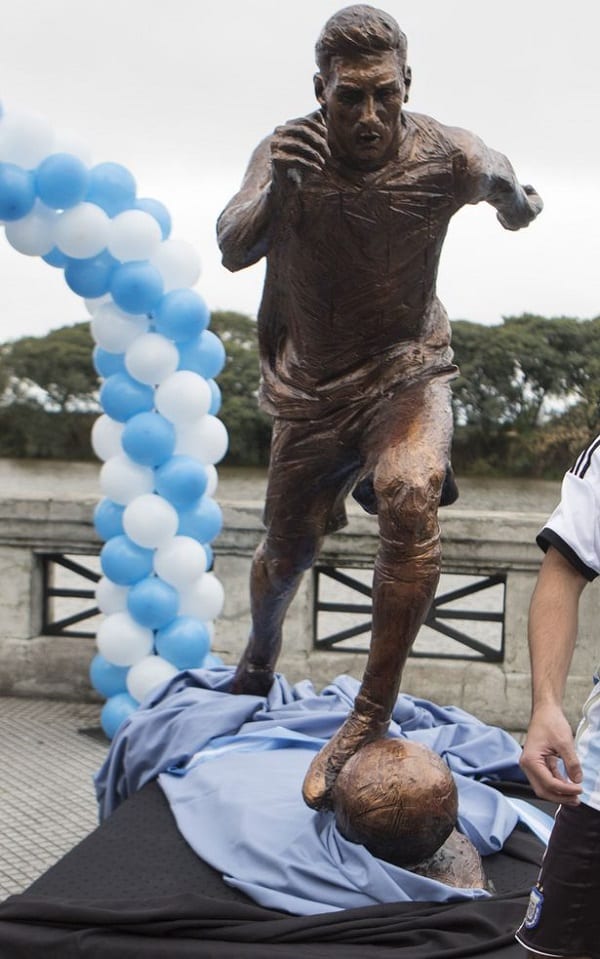 Argentine: La statue de Lionel Messi vandalisée à nouveau