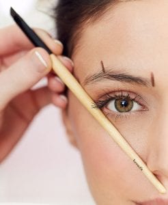 Beauté: Technique pour façonner vos sourcils selon la maquilleuse Lisa Dixon