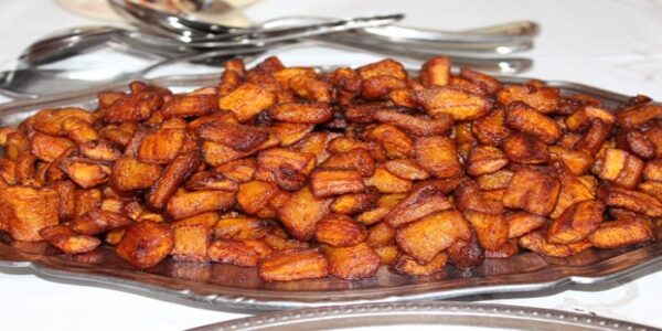 Cuisine: Préparer une recette d'alloco au poulet