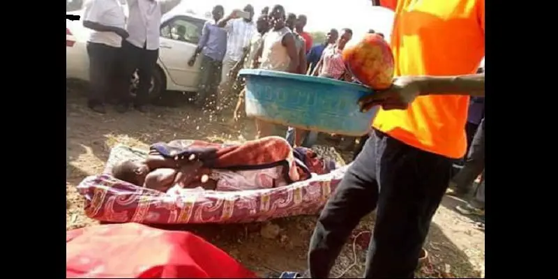 Insolite: Un homme coincé entre les jambes de sa maîtresse en plein ébat s3xuel (photos)