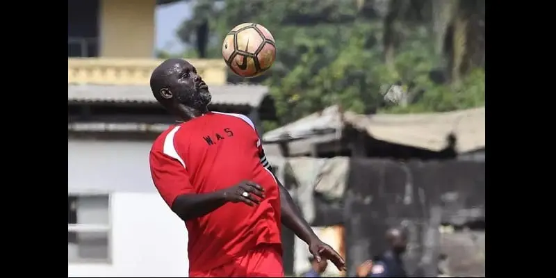 Liberia : George Weah fait un retour sur la pelouse et dissipe les doutes sur ses capacités à diriger le pays (photos)