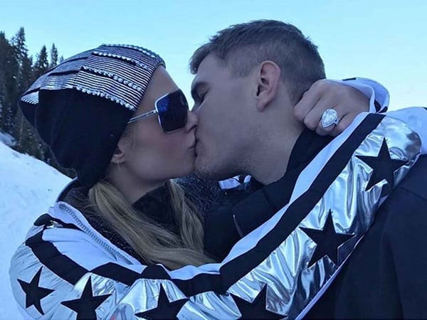 Paris Hilton est fiancée à l'amour de sa vie: PHOTOS/VIDÉO