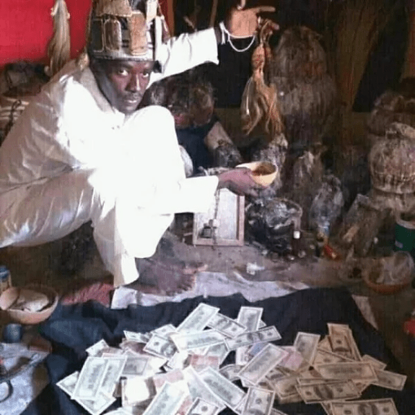 Insolite: il vante sa richesse et prétend avoir la capacité de rendre n’importe qui riche (photos)