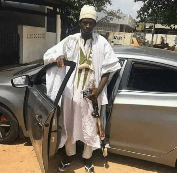 Insolite: il vante sa richesse et prétend avoir la capacité de rendre n’importe qui riche (photos)