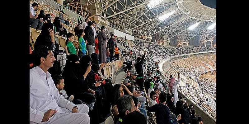 Arabie Saoudite: les femmes assistent pour la première fois à un match de football (photos)