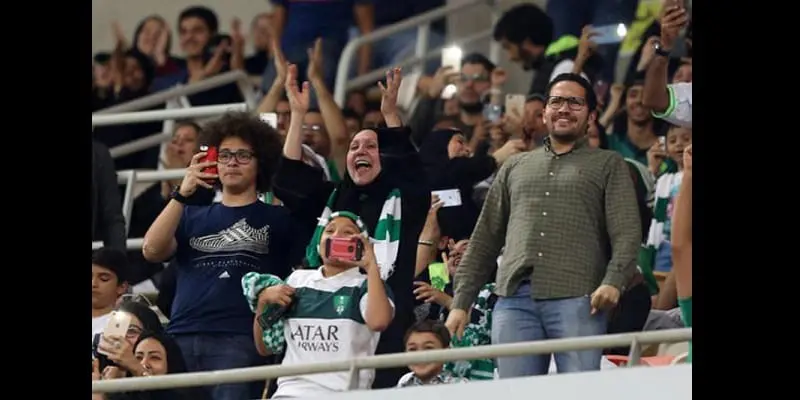 Arabie Saoudite: les femmes assistent pour la première fois à un match de football (photos)
