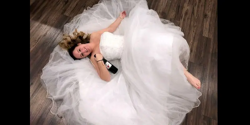 Insolite: Elle organise une fête pour célébrer son divorce (photos)