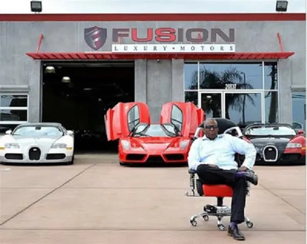 Un Nigérian achète la Bugatti d'Arnold Schwarzenegger