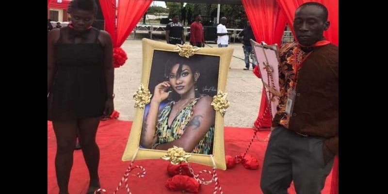 Obsèques d’Ebony : des milliers de fans répondent présents (photos)