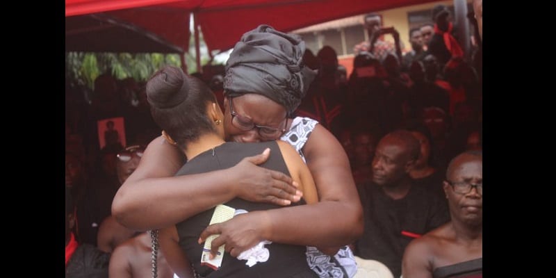 Obsèques d’Ebony : des milliers de fans répondent présents (photos)