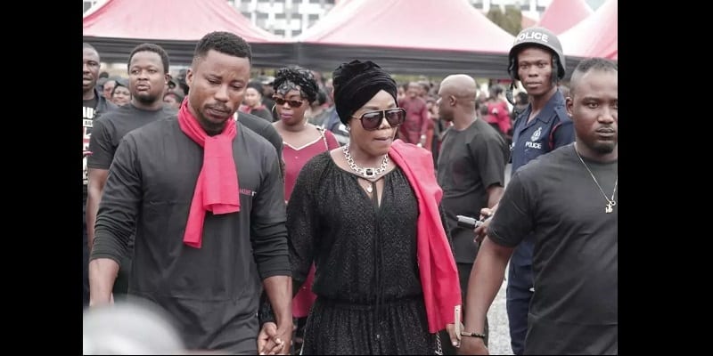 Enterrement d’Ebony: Des milliers de ghanéens répondent présents (vidéo)