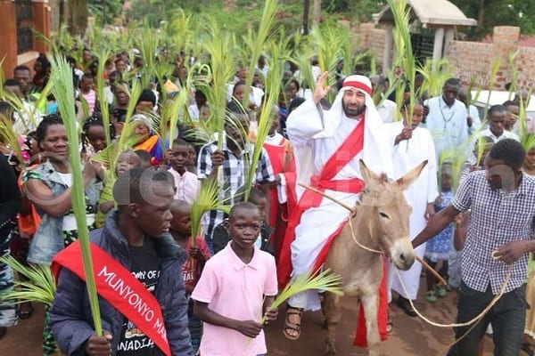 Ouganda: Polémique autour d'un blanc jouant le rôle de Jesus (PHOTOS)