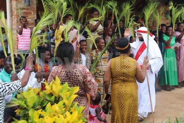 Ouganda: Polémique autour d'un blanc jouant le rôle de Jesus (PHOTOS)