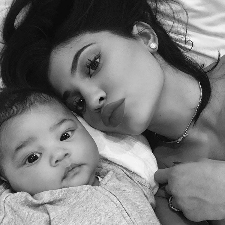 People:  Kylie Jenner dévoile les 1ères photos de son bébé sur instagram