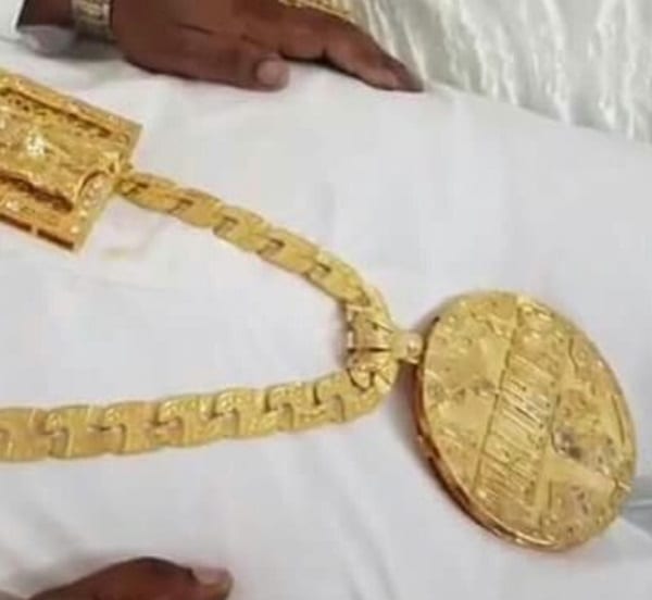 Trinité-et-Tobago: Un millionnaire enterré avec 2 millions $ de bijoux et sa Bentley
