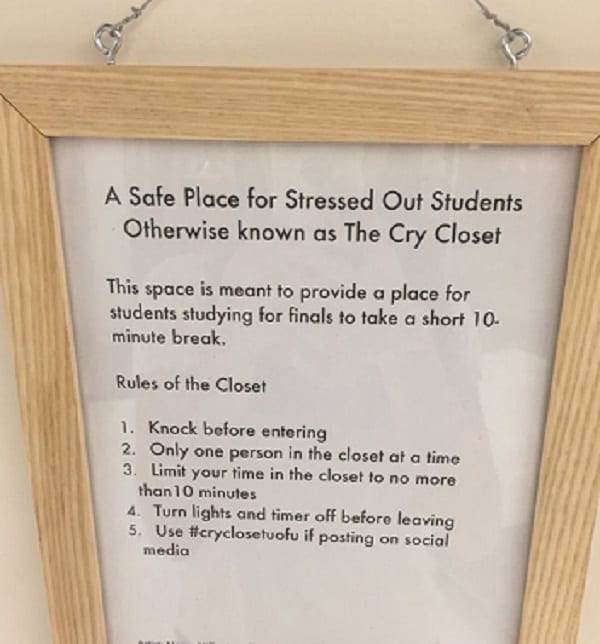 USA: Une université installe un "placard pour pleurer" destinés aux étudiants