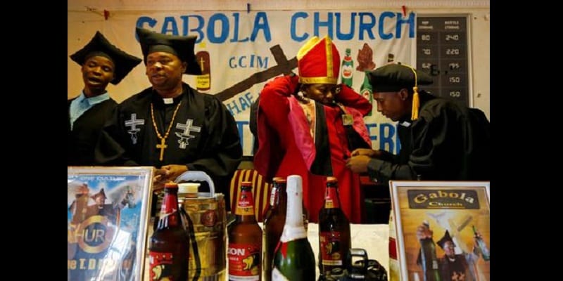 Afrique du Sud/Gabola: Lâ??Ã©glise oÃ¹ l'alcool est utilisÃ© pour le culte et le baptÃªme (photos)